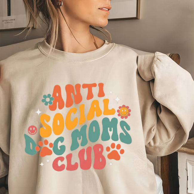 Women‘s Anti Social Dog Mom Long Sleeve Sweatshirt